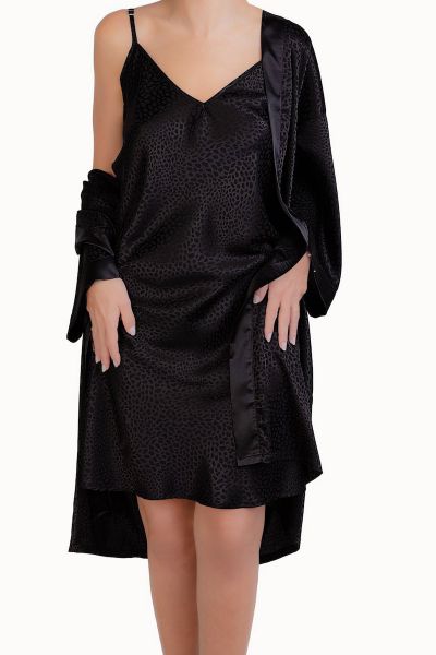 Εικόνα της Elite Σατέν Μαύρο Σετ Νυχτικό & Ρόμπα Με Ανάγλυφο Λεοπάρ Σχέδιο.