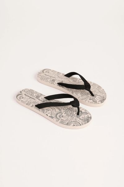 Εικόνα της Noidinotte εκρού/μαύρες γυναικείες σαγιονάρες.