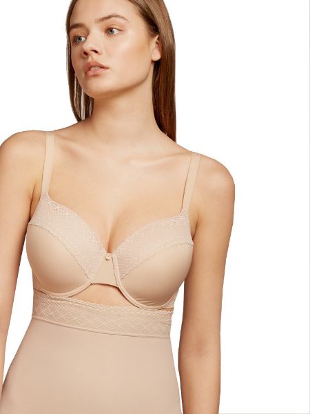 Εικόνα της Gisela μπεζ σουτιέν με μπανέλα και ελαφριά επένδυση.