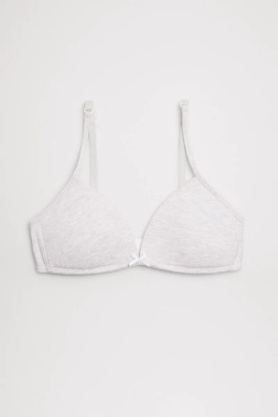 Εικόνα της Ysabel Mora γκρι σουτιέν χωρίς μπανέλα, με ελαφριά επένδυση.