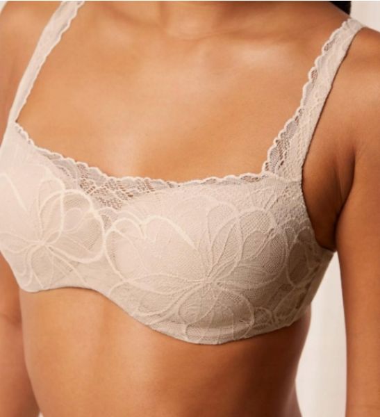 Εικόνα της Triumph Body Make Up Illusion Lace Balconette Μπεζ Σουτιέν Με Μπανέλα & Ελαφριά Επένδυση.