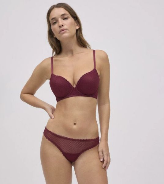 Εικόνα της Ysabel Mora Σετ Μπορντό Push-Up Σουτιέν Με Μπανέλες & String.