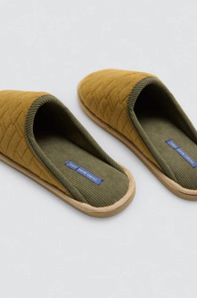 Εικόνα της Ysabel Mora Μουσταρδί/Λαδί Ανδρικές Παντόφλες.