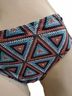 Εικόνα της Apple Μαγίο Slip Tai Καφέ Με Γεωμετρικά Σχέδια.