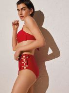 Εικόνα της Ysabel Mora Κόκκινο Σετ Μαγιό Με Ψηλόμεσο Slip Με Ανοίγματα.
