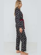 Εικόνα της Γιώτα Μαύρη Εμπριμέ Βαμβακερή Κουμπωτή Πιτζάμα.