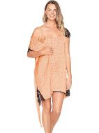 Εικόνα της Jeannette Σομόν σατέν σταυρωτή ρόμπα με μαύρο πουά και λεπτομέρειες μαύρης δαντέλας.