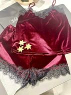 Εικόνα της Milena Paris Βελούδινο μπορντό baby-doll.