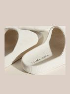 Εικόνα της Ysabel Mora Εκρού Γυναικείες Καλοκαιρινές Παντόφλες.