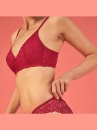 Εικόνα της Naturana Ρουμπινί σουτιέν χωρίς μπανέλα, με ελαφριά επένδυση & δαντέλα.