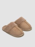 Εικόνα της Ysabel Mora μπεζ γυναικείες χειμερινές παντόφλες.